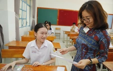 Đề thi lớp 10 chuyên lý TP.HCM có sai sót, thí sinh được làm bài thêm 15 phút