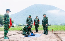 Chiến sĩ trẻ hào hứng vượt qua '3 tiếng nổ' đầu tiên trên thao trường núi Bà Đen