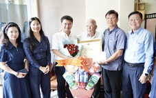 Lãnh đạo UBND TP.HCM thăm, chúc thọ nhiều cụ cao niên tròn 90 tuổi