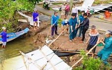 Mưa dông, lốc xoáy làm sập và tốc mái 5 căn nhà trong đêm ở Cà Mau