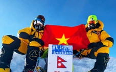 Cô giáo dạy vẽ chinh phục tuyết sơn Everest