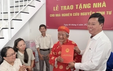 Nhà nghiên cứu Nguyễn Đình Tư nhận căn hộ mới ở tuổi 106