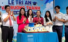 Lễ trưởng thành xúc động và lời dặn cô hiệu trưởng: 'Kiến thức giúp đi nhanh, nhân cách giúp đi xa'