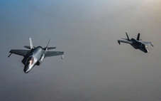 Mỹ bắn hạ 2 drone Iran ở eo biển Hormuz, 'đánh cứ đánh, đàm cứ đàm'