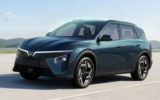 Lộ xe điện VinFast mới: Mặt tiền như VF 7, mâm như MPV 7, dáng khác lạ