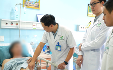 Dùng thang sắt hái tiêu bị điện giật, bệnh nhân được phẫu thuật tái tạo dương vật