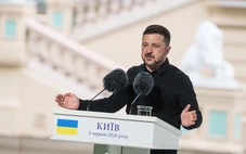 Chiến sự Ukraine: Ông Zelensky nói chuyện với các đặc phái Mỹ; Nga tấn công Kharkov