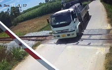 Tài xế cố tình vượt rào chắn đường sắt ở Quảng Ngãi bị phạt hơn 41 triệu đồng