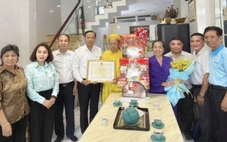 Lãnh đạo TP.HCM thăm, chúc thọ nhiều cụ cao niên tròn 90 tuổi