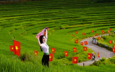 Đề xuất bổ sung 1 ngày nghỉ; Chuyện cổ tích giữa đời thường của nữ sinh mồ côi