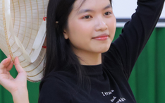 Học trò Trường THPT Nguyễn Huệ khoe tài chơi nhạc cụ, rap, múa võ mừng 20-11