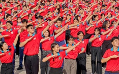 Tiết mục đồng diễn 'Hoa phượng đỏ - chào tuổi 20', kỷ niệm Chiến dịch Hoa phượng đỏ lần thứ 20 - năm 2025