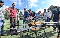 Học nghề phi công nông nghiệp