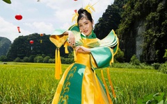 Hoa hậu Nông Thúy Hằng nhận bằng tốt nghiệp loại giỏi