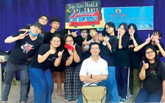 Chuyến du lịch bằng xe buýt "bao vui"