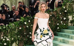 Dàn sao quốc tế mang vườn hoa lên thảm đỏ Met Gala 2024