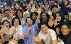 Hơn 1.400 học sinh Trường THPT Tạ Quang Bửu giao lưu với đoàn phim Tử chiến trên không