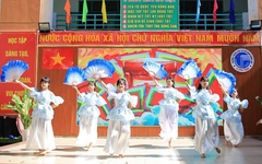 Học trò Trường THCS Phan Đăng Lưu trổ tài múa hát