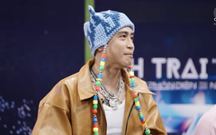 Anh trai say hi trẻ trung với phong cách Y2K, 'ganh đua' năm sinh