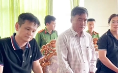 Tổng giám đốc công ty tại Vũng Tàu chỉ đạo nhân viên đổ chất thải lấp biển bị bắt