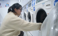 Cựu sinh viên góp tiền tỉ xây trạm giặt sấy tặng đàn em ở ký túc xá