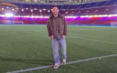 Lionel Messi bất ngờ trở lại sân Camp Nou