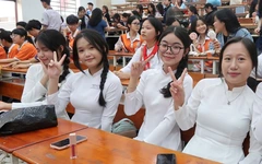 Thầy cô Trường THPT Thủ Đức mong muốn chuyển hoa chúc mừng 20-11 thành học bổng cho học sinh