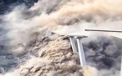 Sạt lở như núi lửa phun trào gây sập cầu mới khánh thành tại Trung Quốc