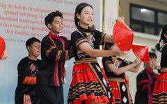 Chuyến hành trình văn hóa, lịch sử đầy cảm xúc của học trò Trường THPT Nguyễn Hữu Huân