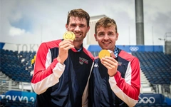 4 anh em trong một gia đình đối đầu nhau tại giải bóng chuyền thế giới