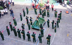 Thầy cô ‘vui hết mình’, nhảy flashmob cùng teen Trường THPT Lý Thường Kiệt