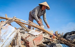 Tái thiết những ngôi làng đầu sóng gió vừa bị bão Kalmaegi quét qua