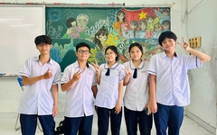 Học trò Trường THPT Thạnh Lộc biến bảng lớp thành tác phẩm nghệ thuật