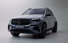 Mercedes-Benz bán xe PHEV đầu tiên tại Việt Nam, giá hơn 4,6 tỉ đồng