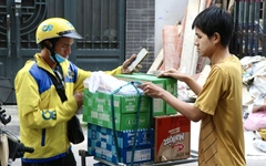 Bạn trẻ TP.HCM gom nhu yếu phẩm, tiếp sức bà con vùng lũ Phú Yên