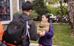 Ấm áp những tấm lòng của người dân TP.HCM sẻ chia cùng đồng bào vùng lũ miền Trung