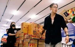 Cùng Tuổi Trẻ cứu trợ đồng bào lũ lụt miền Trung