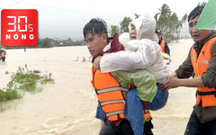 Bản tin 30s nóng: Tang thương vùng lũ, TP.HCM và cả nước hướng về miền Trung