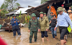 Video Phó thủ tướng Nguyễn Hòa Bình thăm hỏi người dân và chỉ đạo khắc phục hậu quả mưa lũ