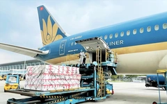 Hàng không khôi phục bay đến vùng mưa lũ