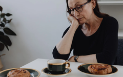 Ăn cơm một mình ảnh hưởng đến chất lượng sống, sức khỏe, dinh dưỡng?