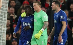 Tấm thẻ đỏ hiếm gặp của cầu thủ Everton