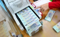 Ngân hàng giảm 2% lãi vay và ủng hộ 150 tỉ đồng cho người dân bị mưa lũ