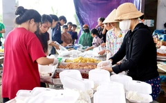 Những bếp lửa hồng nấu cơm tình nghĩa ở Hòa Thịnh