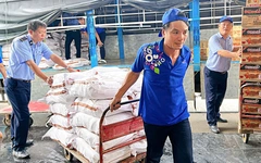 'Bán không lợi nhuận, giảm giá' - sự trợ lực thiết thực cho vùng mưa lũ