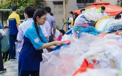 Học sinh Trường THPT Bùi Thị Xuân gói yêu thương gửi đến miền Trung