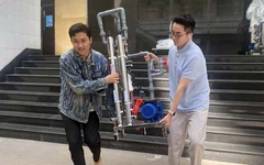 Thầy trò trường đại học ở TP.HCM xuyên đêm làm máy lọc nước tặng bà con vùng lũ