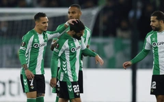 Cựu cầu thủ Man United khiến đồng đội chấn thương, khâu 7 mũi