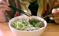 Nhớ Nha Trang, quán bún cá thổn thức nỗi xa quê của những người con miền biển