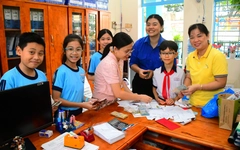 Các trường học sôi động chương trình "Nụ cười hồng - Cùng bạn đến trường"